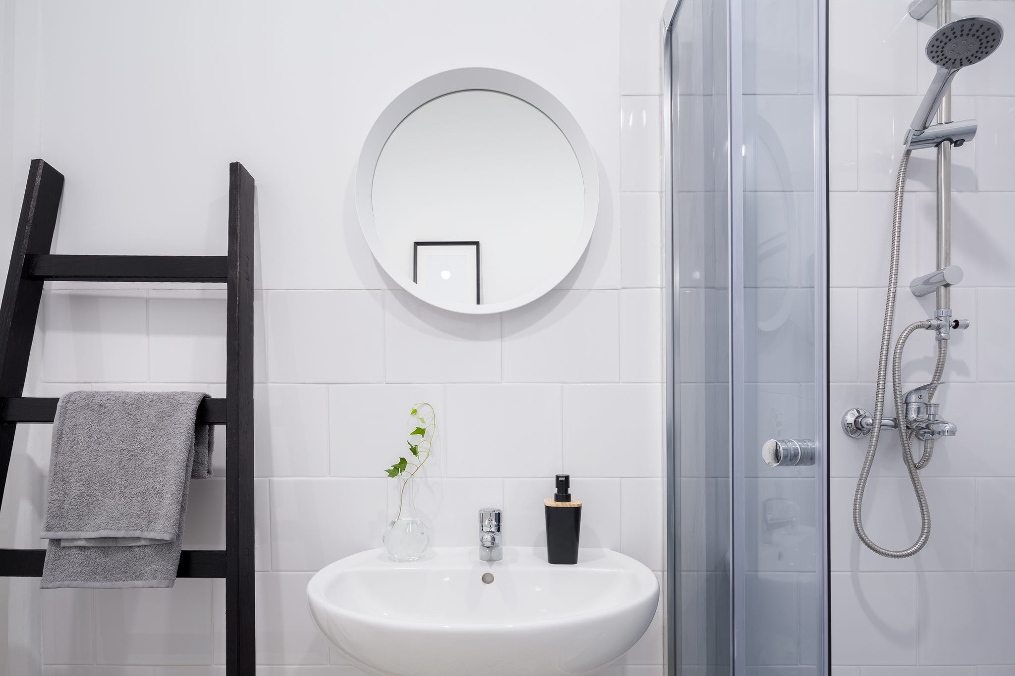 Mushroom situation in the bathroom sink : r/CleaningTips