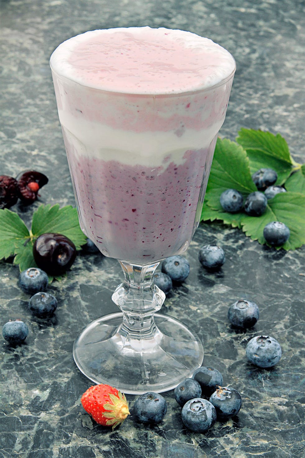 Batido de frutos rojos por capas