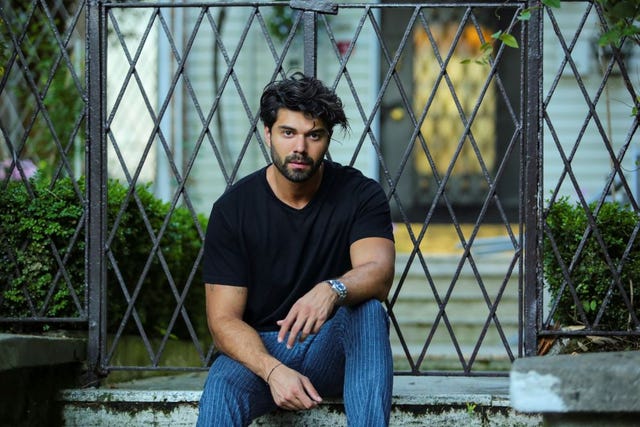 batuhan eksi actor turco no sueltes mi mano