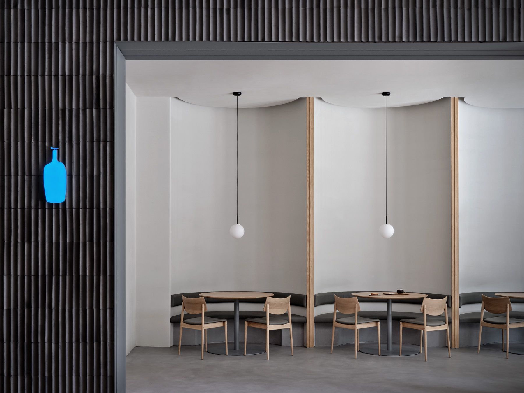 カリモク家具がブルーボトルコーヒー上海新店舗のためにデザインした 