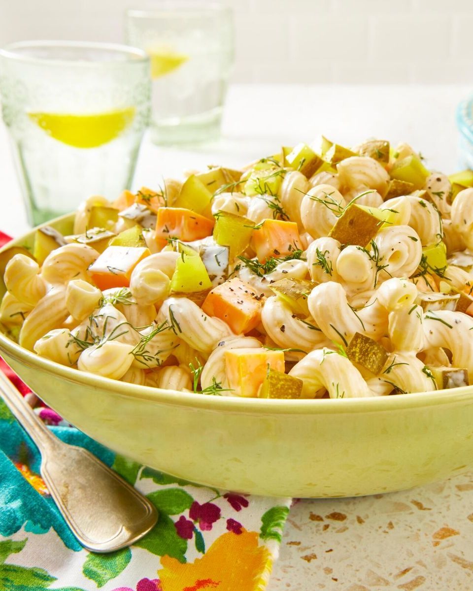 https://hips.hearstapps.com/hmg-prod/images/bbq-sides-dill-pickle-pasta-salad-641dc6774e6f0.jpeg?crop=0.8xw:1xh;center,top&resize=980:*