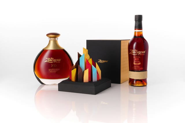 Ron Zacapa 23 y caja de 12 chocolates Brik.