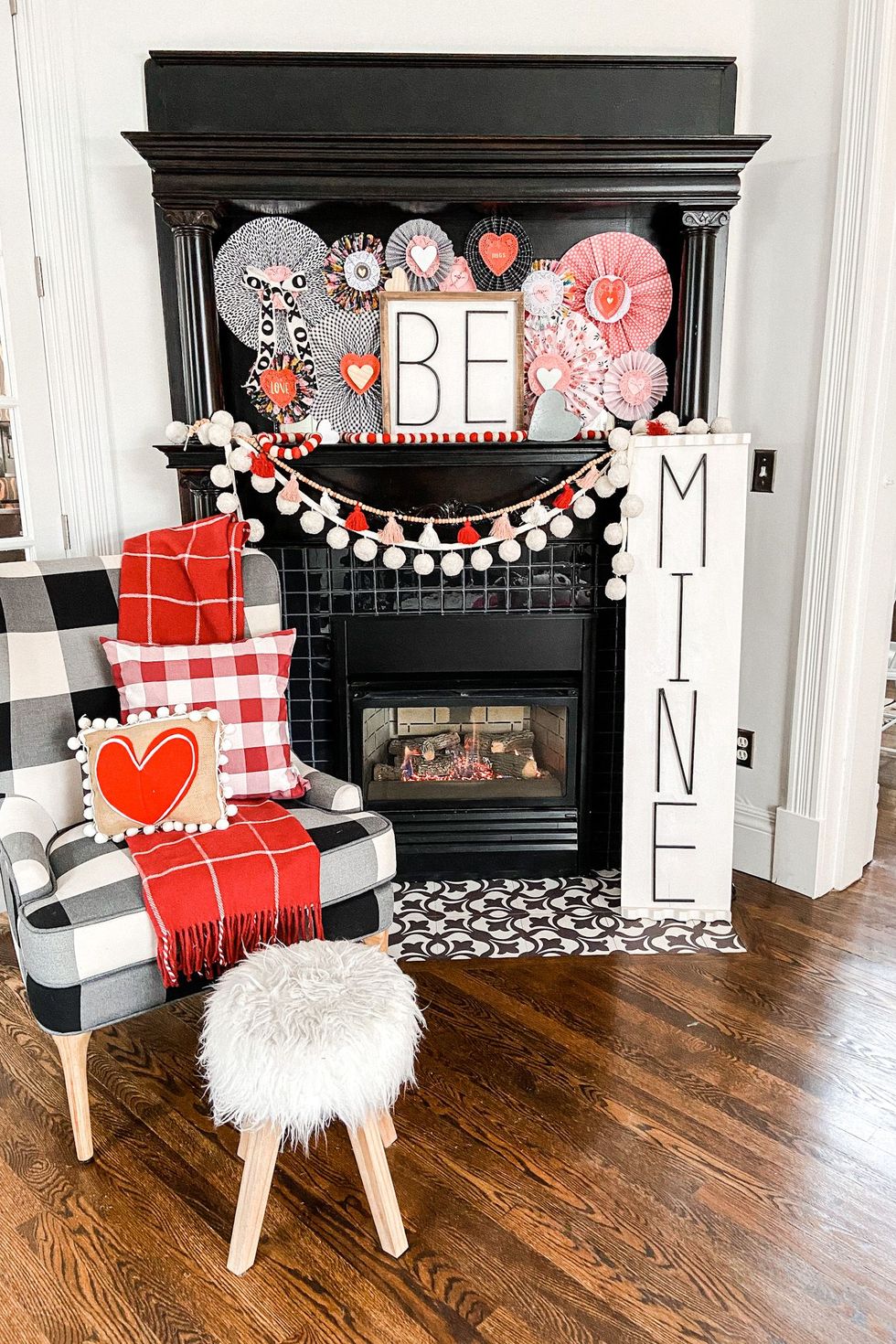 Decorating a Living Room for Valentine's Day with Streamers