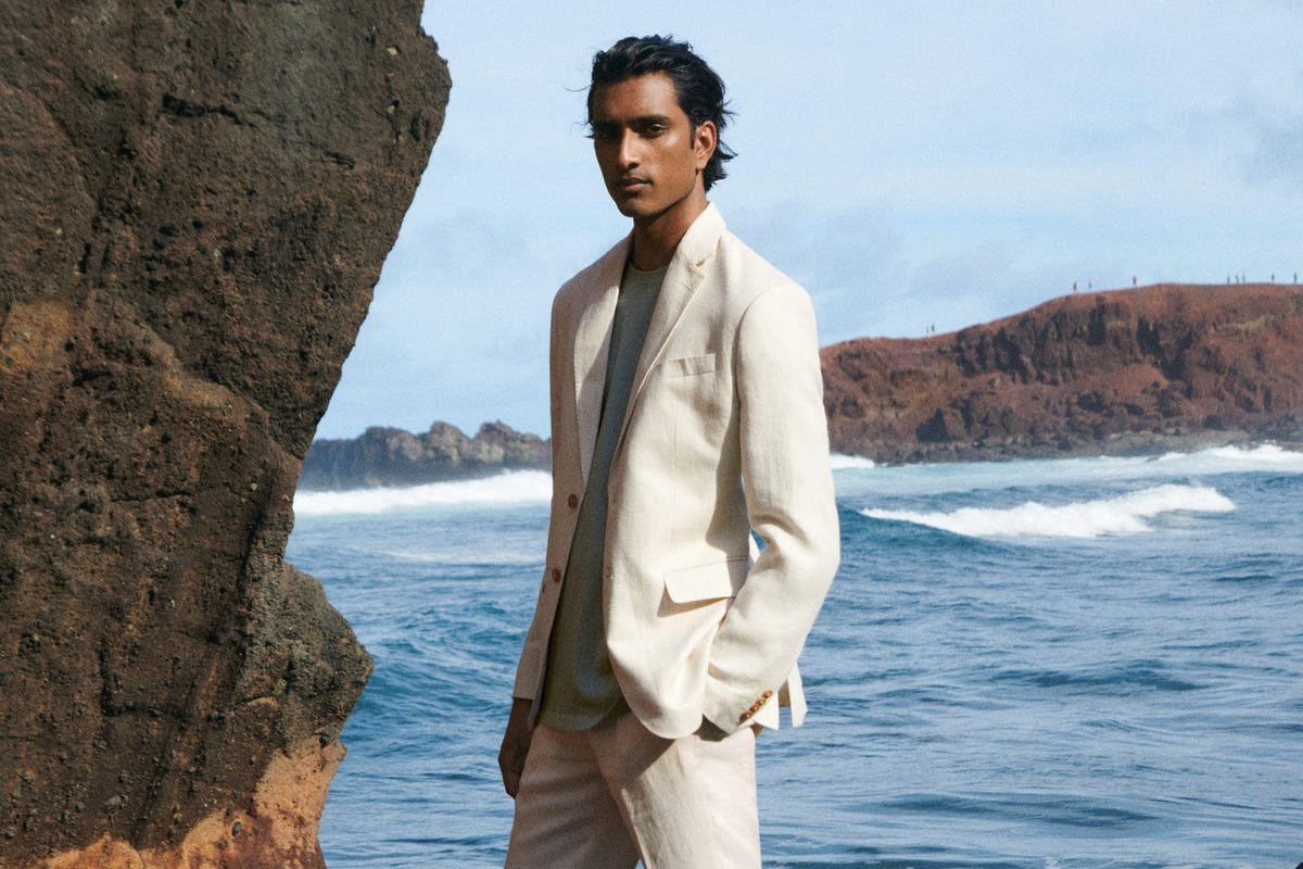 Men's Beach Wedding Attire Guide: How to Dress for Beach Weddings