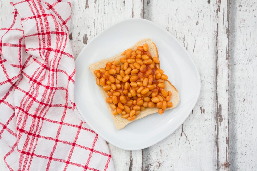 baked beans, spiegelei und toast