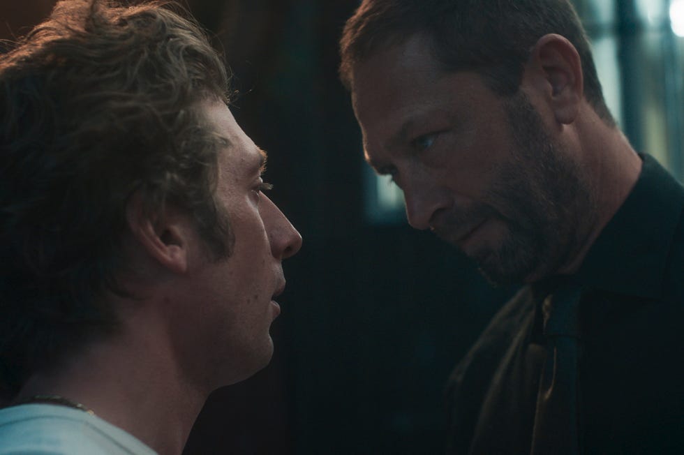 Jeremy Allen White nel ruolo di Carmen Berzatto, Ebon Moss Bachrach nel ruolo di Richie Jerimovic nell'episodio 10 della stagione 4 di The Bear