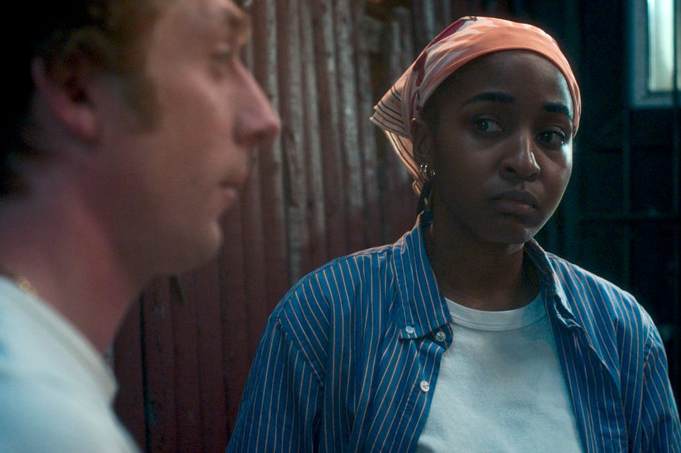 ayo edebiri nel ruolo di Sydney Adamu nell'episodio 10 della stagione 4 di The Bear