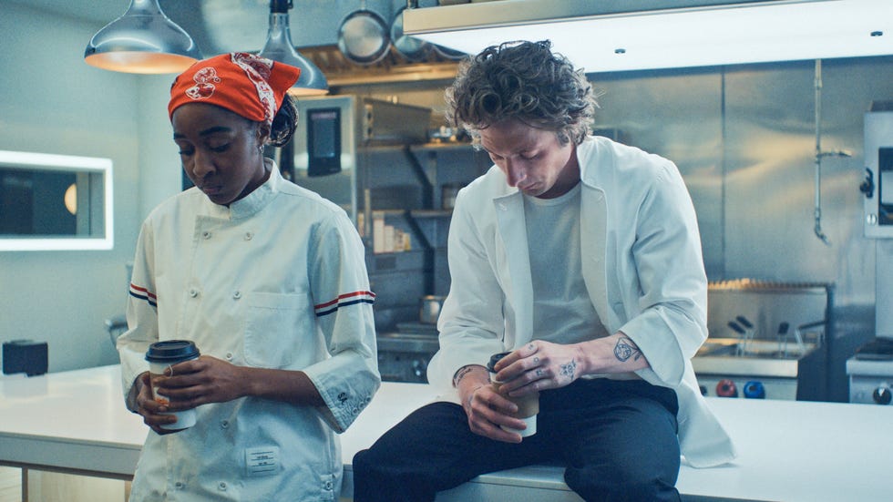“the bear” — “tomorrow” — season 3, episode 1 (airs thursday, june 27th) — pictured: (l r) jeremy allen white as carmen “carmy” berzatto, ayo edebiri as sydney adamu. cr: fx.