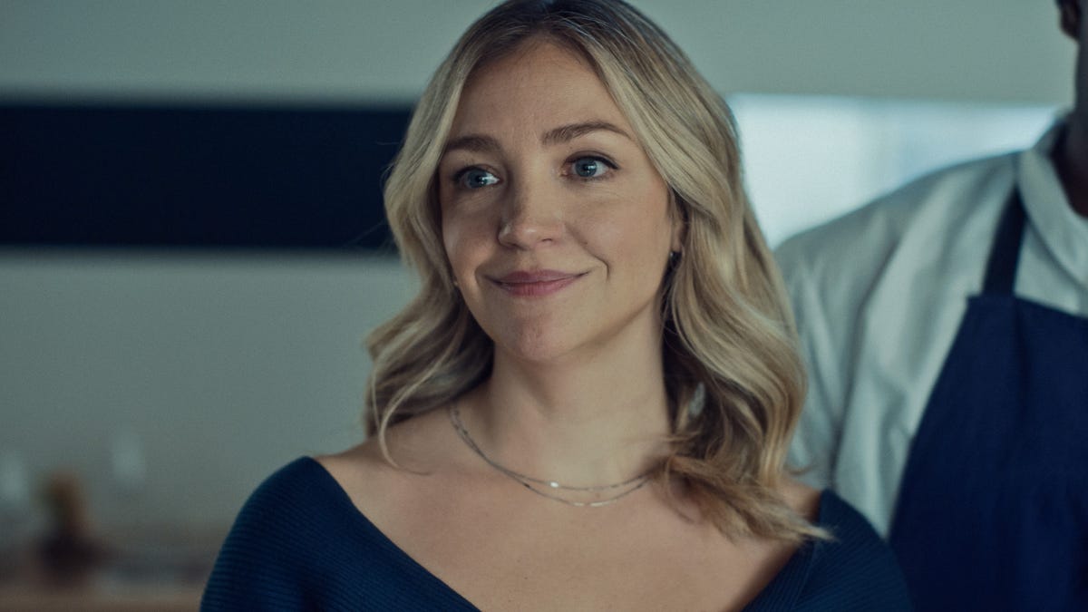 Abby Elliott on Channeling Big-Sister Energy for 