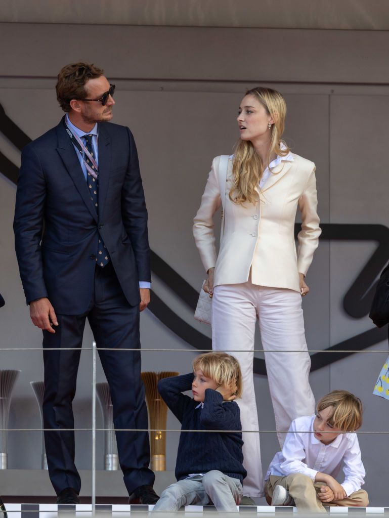 Pierre Casiraghi e Beatrice Borromeo le nuove foto con i figli