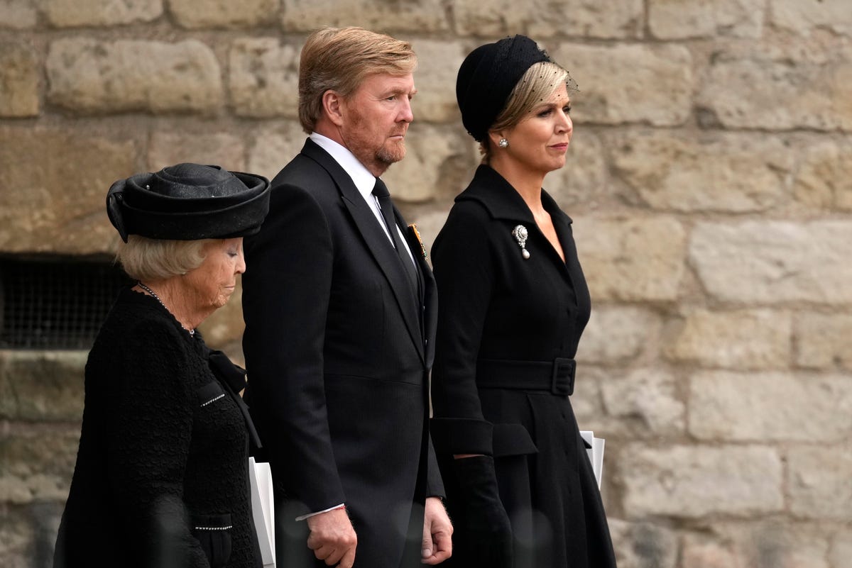 Koning Willem Alexander Koningin Máxima En Prinses Beatrix Arriveren