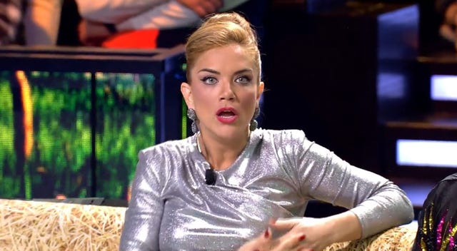la mujer de víctor janeiro en el plató de telecinco
