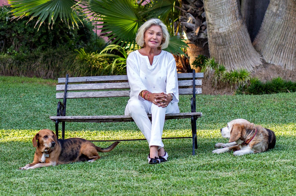 Beatriz de Orleans abre las puertas de su casa de Marbella a Rosa Villacastín