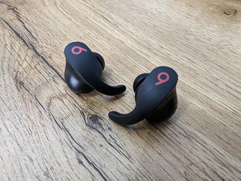 Store Beats fit pro brand new in bow