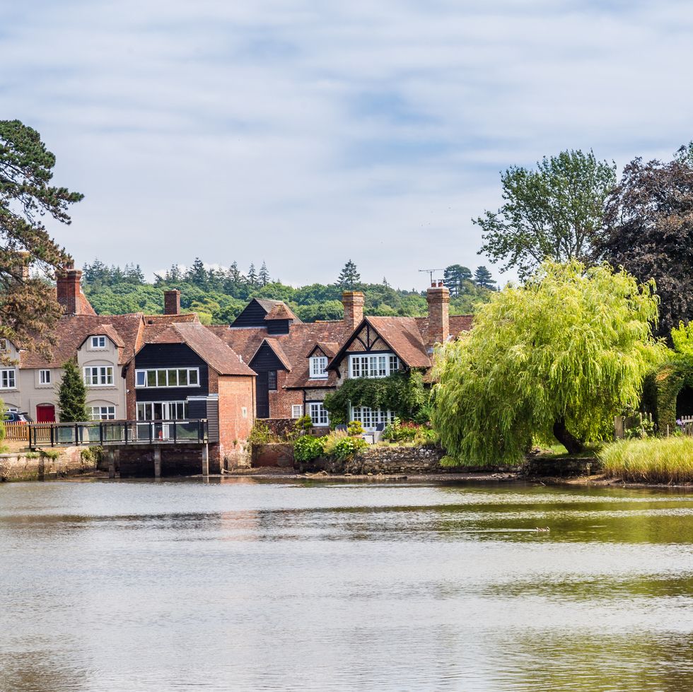 beaulieu village and river in the new forest area of hampshire i