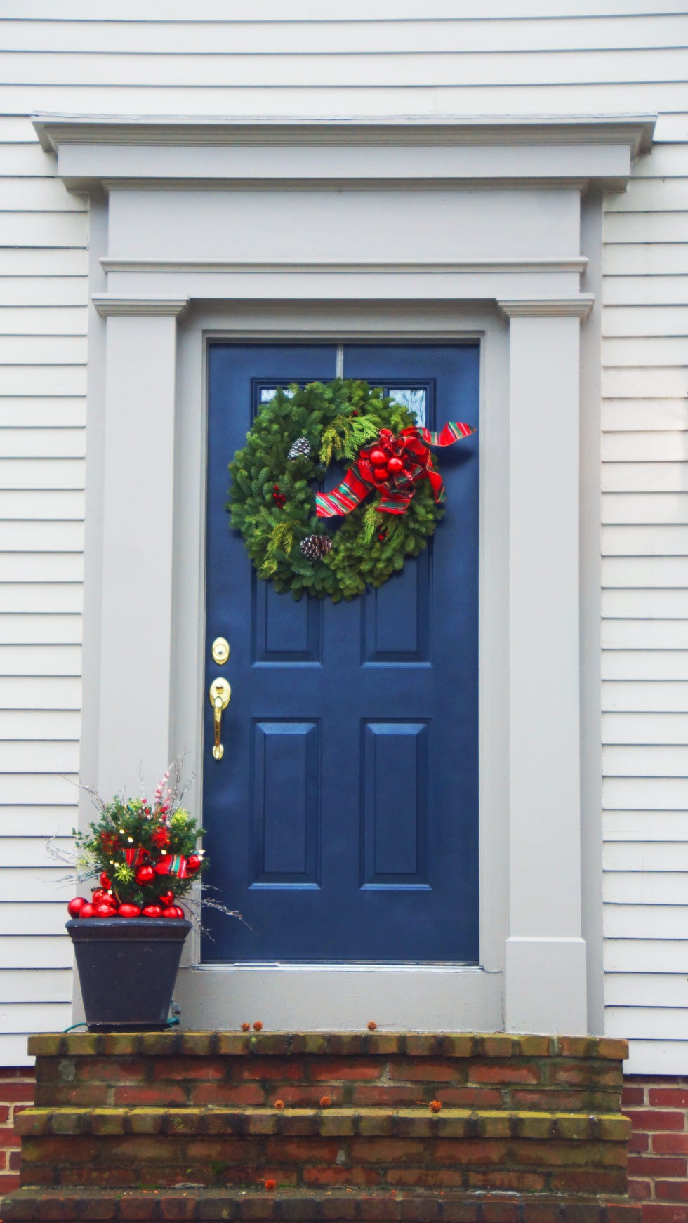 51 Best Christmas Front Door Decorating Ideas in 2023