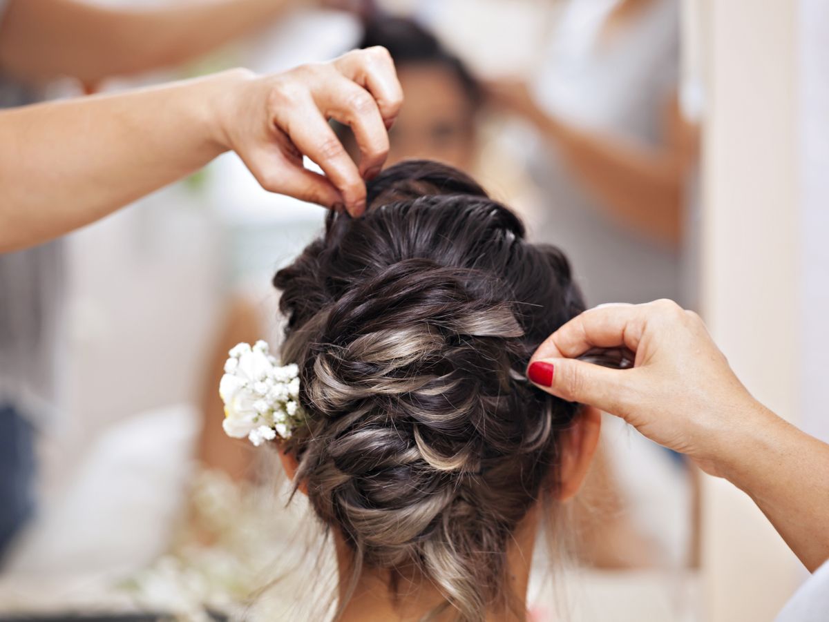 Best Bridesmaid Hairstyles To Try In 2022, According To Hairstylists