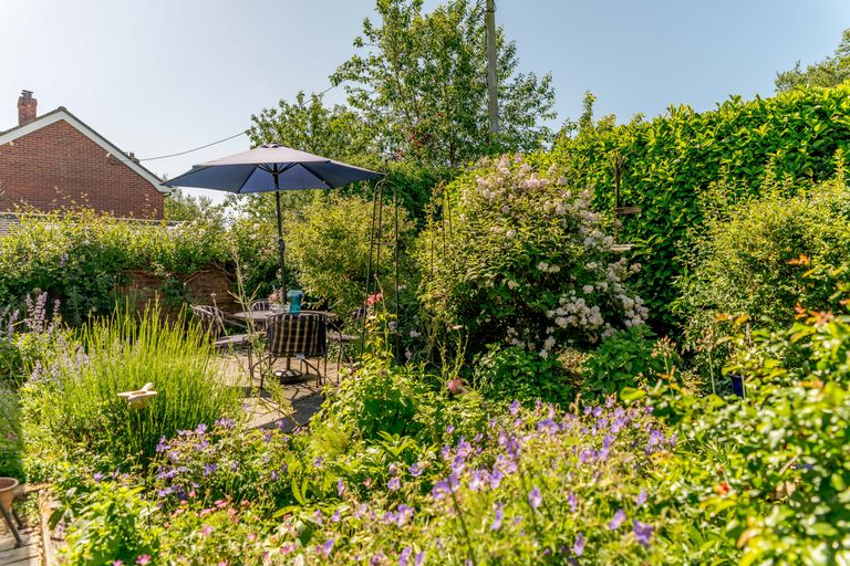 Quaint Period Cottage For Sale in Dorset For £525,000