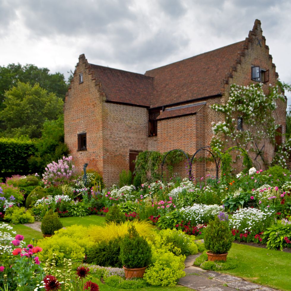 English Cottages/ Country gardens & Home Ideas Community