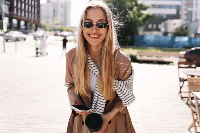 mujer sonriente