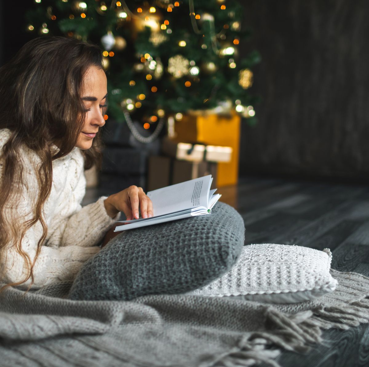 Spending Christmas Alone? 7 Tips From a Therapist