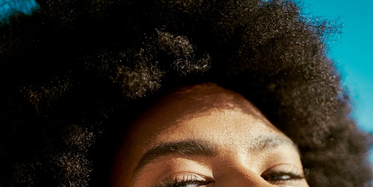 How to Reapply SPF Correctly (Without Ruining Your Makeup)