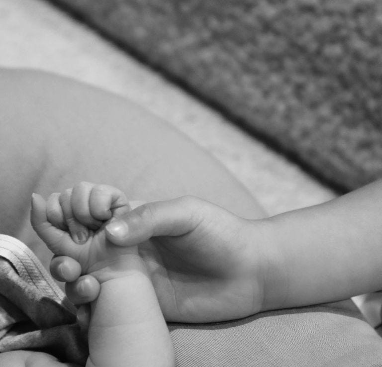imagen mano segundo hijo