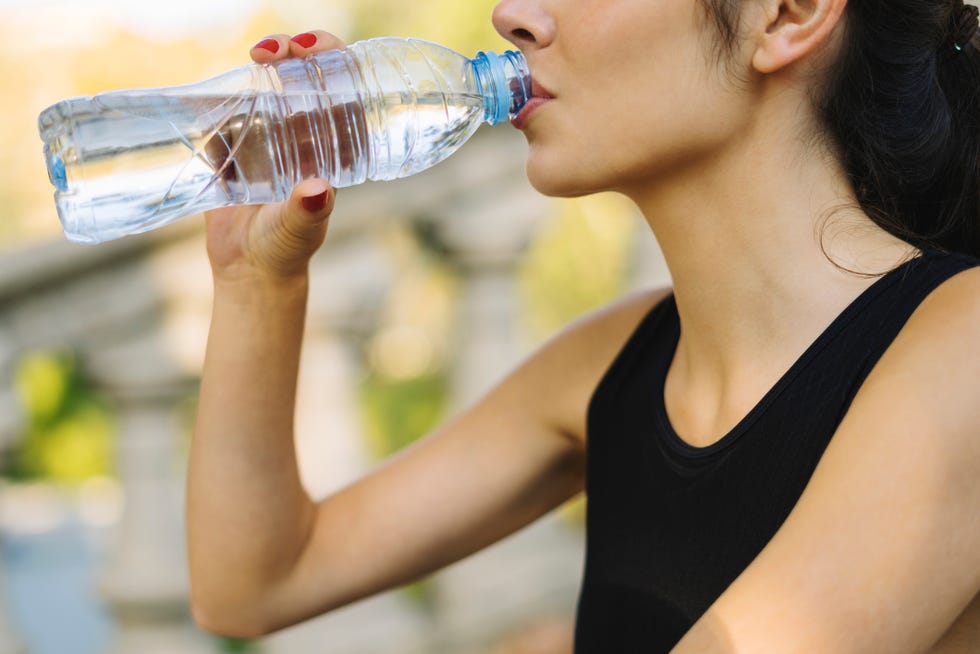beber agua para reducir el cansancio