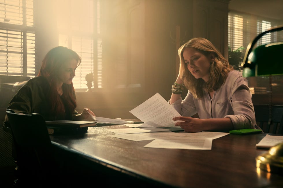 madeline brewer as bronte, elizabeth lail as guinevere beck