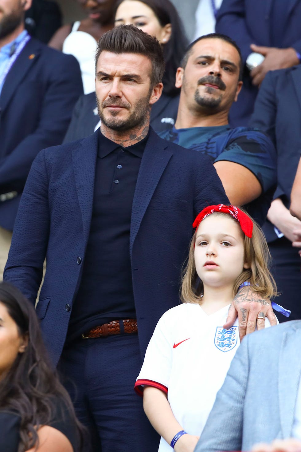 David Beckham y Harper Bekham animan a la selección inglesa de fútbol