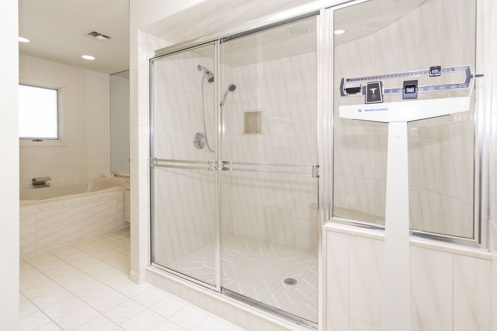 Room, Bathroom, Property, Shower door, Interior design, Door, Floor, Glass, Tile, Plumbing fixture, 