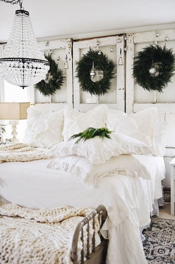 25 Best Christmas Bedroom Decor Ideas - DIY Bedroom Decorations