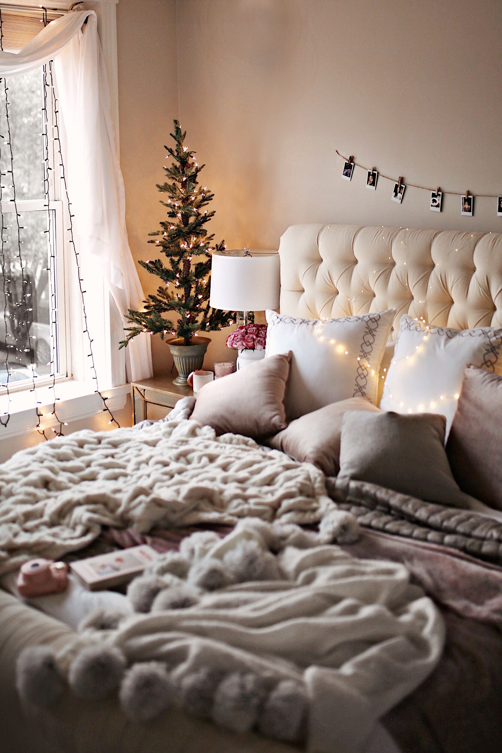 25 Best Christmas Bedroom Decor Ideas - DIY Bedroom Decorations