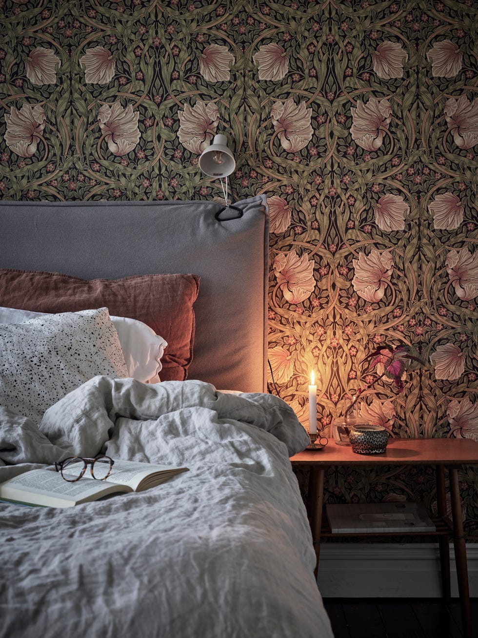 view of bed in bedroom