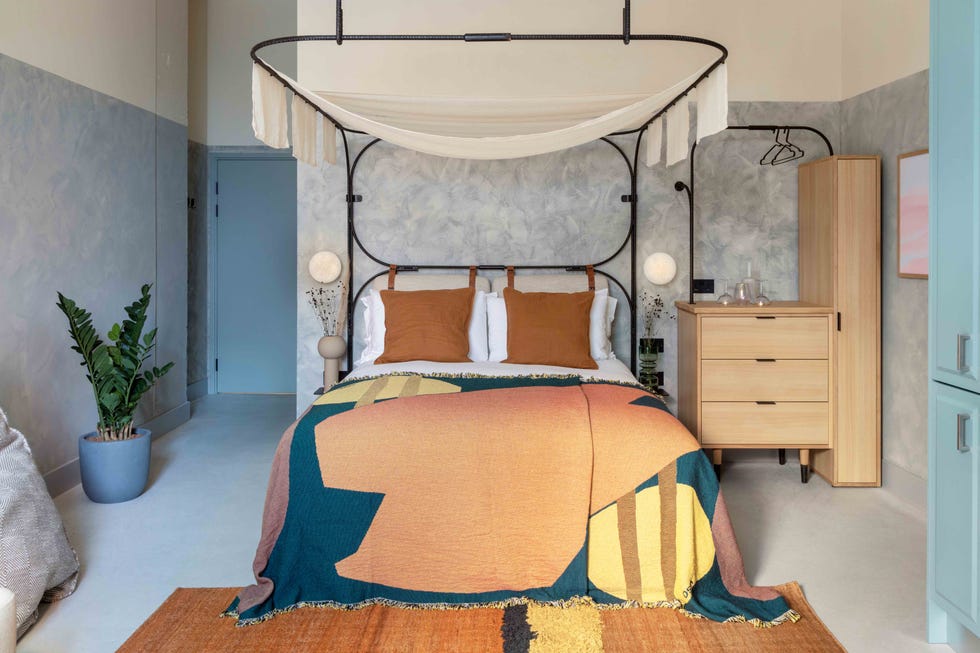 bermonde locke bedroom