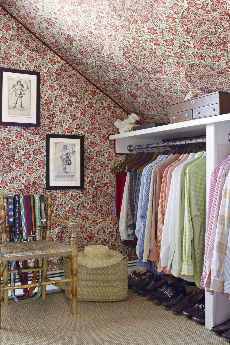 25 Best Clothes Storage Ideas for Small Bedrooms