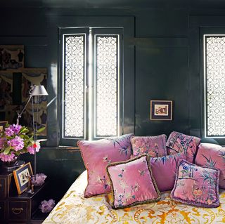 lacquered wall bedroom