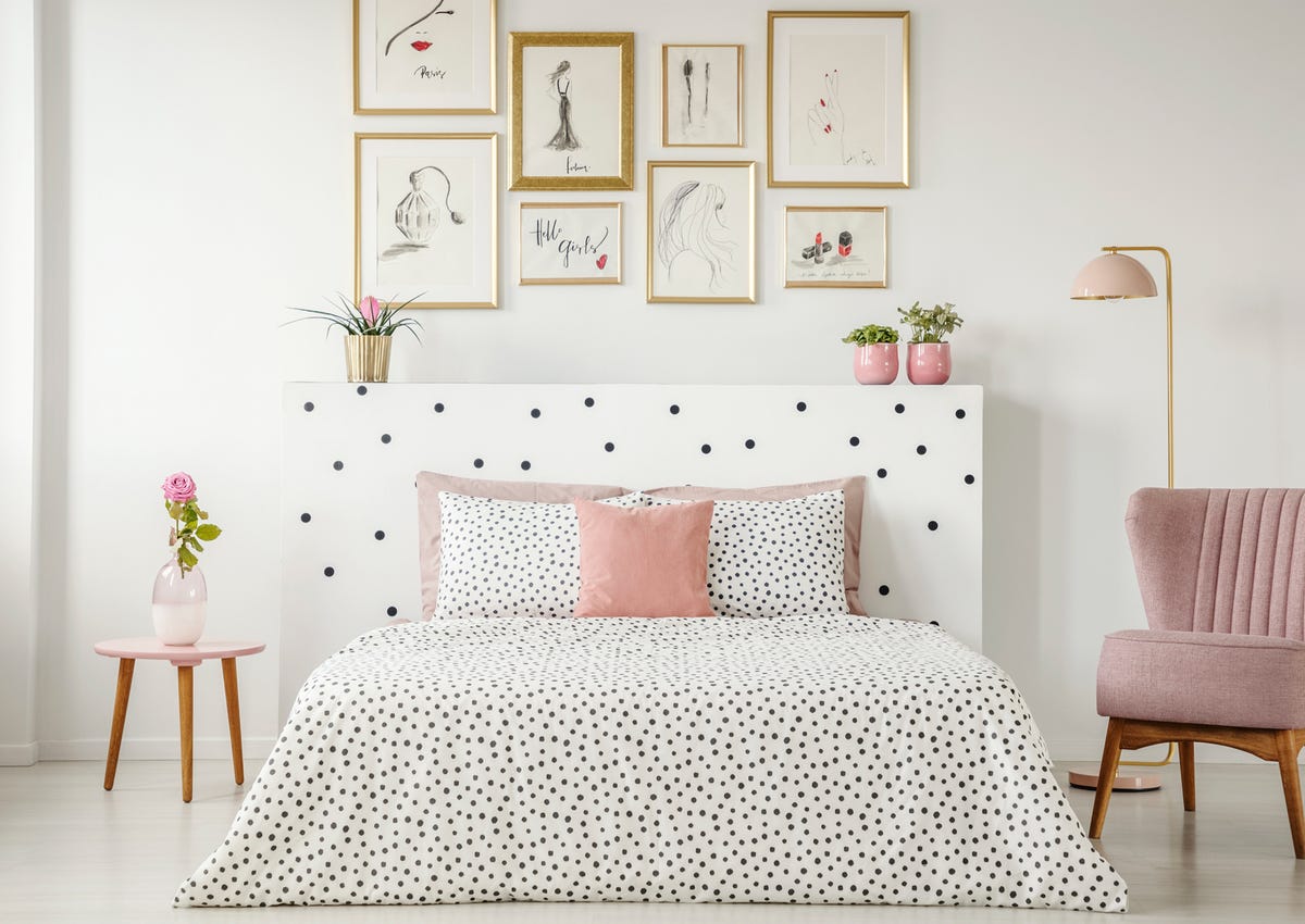 Declutter your bedroom in 10 easy steps