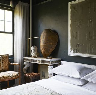david frazier nyc apartment
bedroom
“we wanted to showcase the
movement in the plaster, so
we had the walls painted in a
satin finish it gives a certain
depth that we wouldn’t have
been able to achieve with a flat
paint” paint studio green,
farrow  ball table vintage,
loft antiques drapes holly
hunt in wisp champagne
fabric chairs vintage