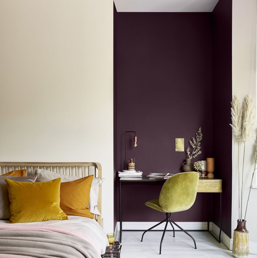 https://hips.hearstapps.com/hmg-prod/images/bedroom-study-area-painted-dulux-1665587923.jpg?crop=1.00xw:0.751xh;0,0.101xh&resize=980:*