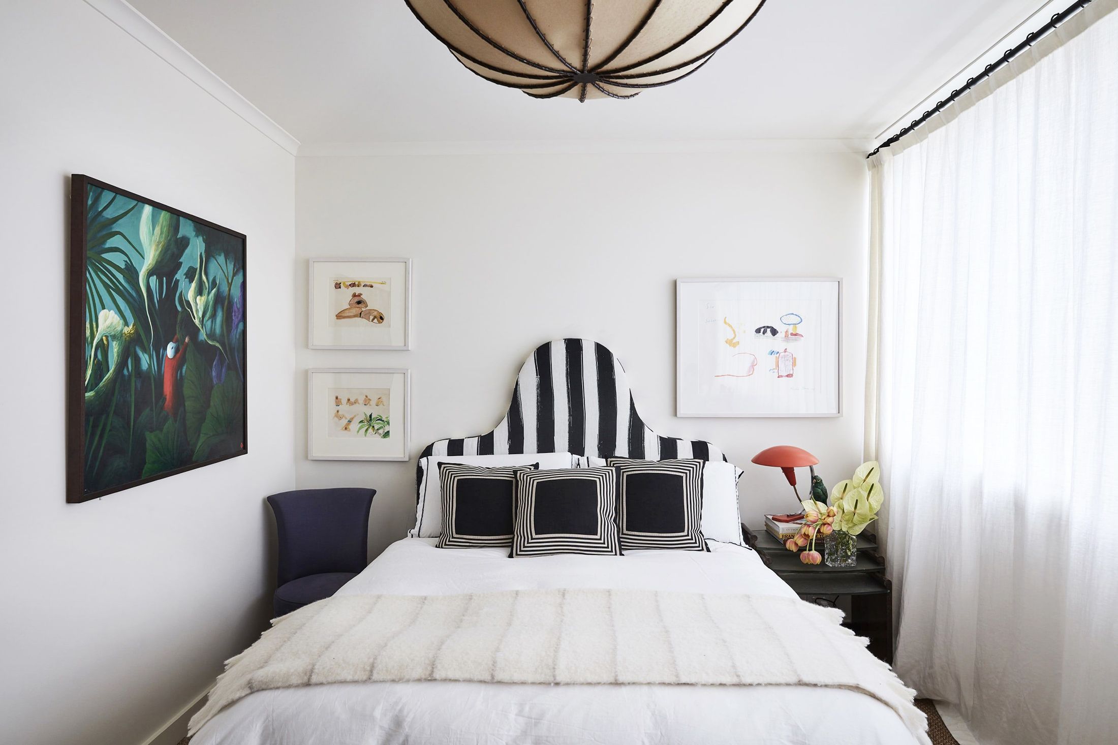 13 Spectacular Ways to Decorate the Wall Behind the Bed
