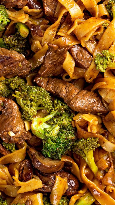 beef and broccoli noodles