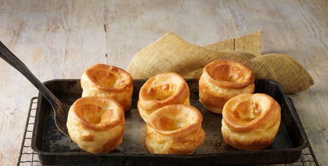 https://hips.hearstapps.com/hmg-prod/images/beef-dripping-yorkshire-puddings-on-metal-baking-royalty-free-image-1580480514.jpg?crop=1.00xw:0.739xh;0,0.147xh&resize=640:*
