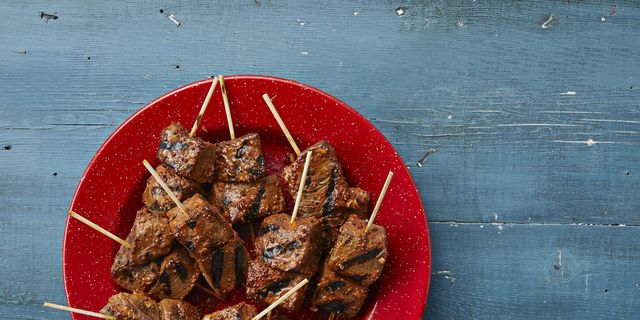 Grilled Beef Brochettes with Traegered Onion Lollipops - This Jew Can Que