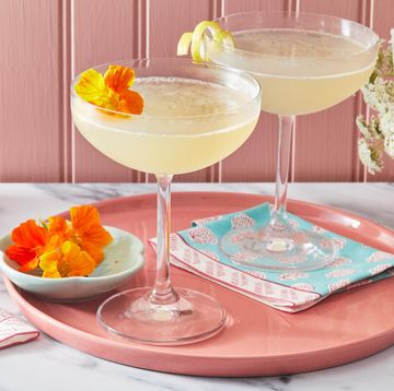 the pioneer woman's bees knees cocktail