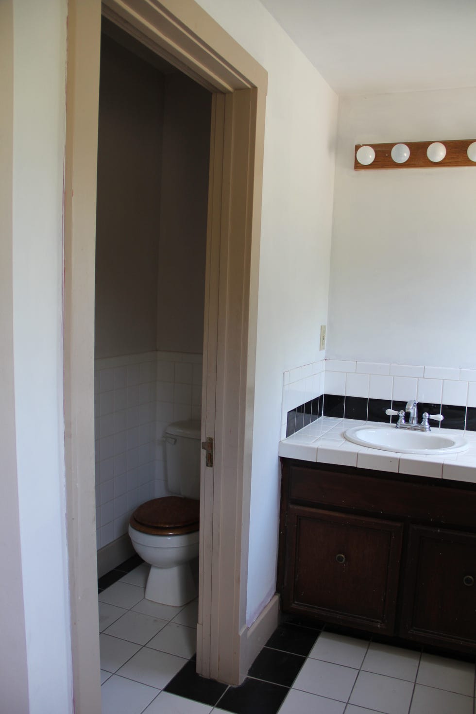 bathroom remodel ideas, dated bathroom with black and white tiles