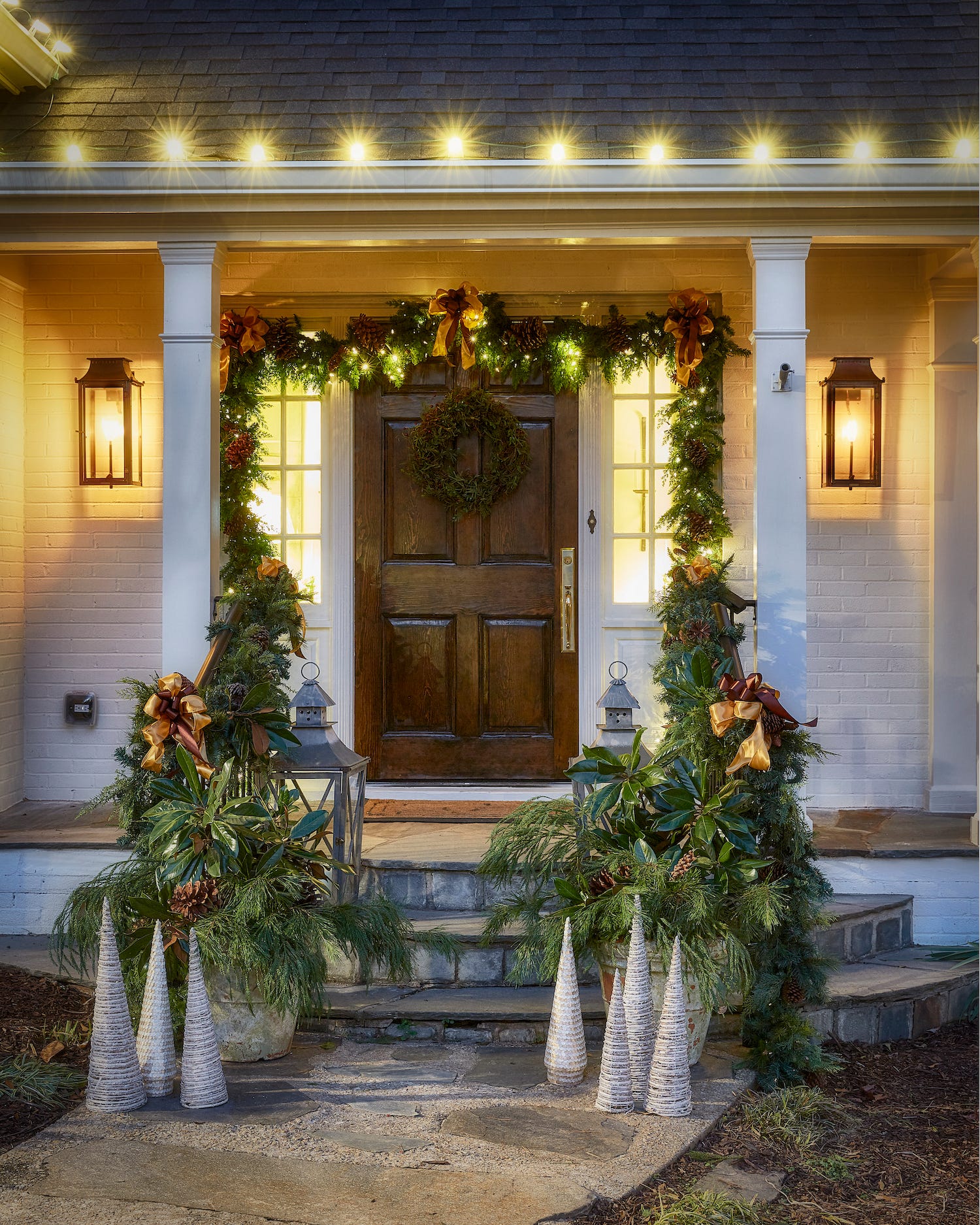 The Best Christmas Stairway Decor Ideas, According to Designers