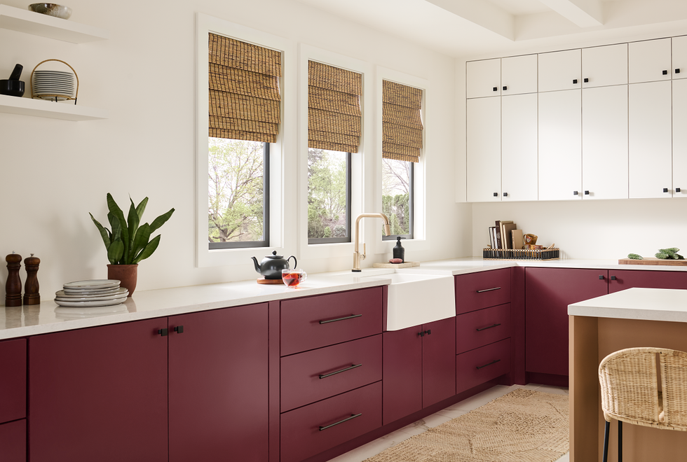 Kitchen cabinets with ruby ​​red underside – Behr Color of the Year 2025