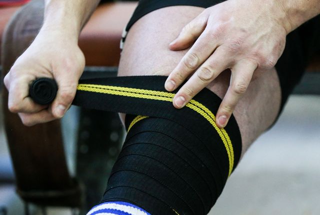 Knee Wraps for Squats for Powerlifters and Other Exercises