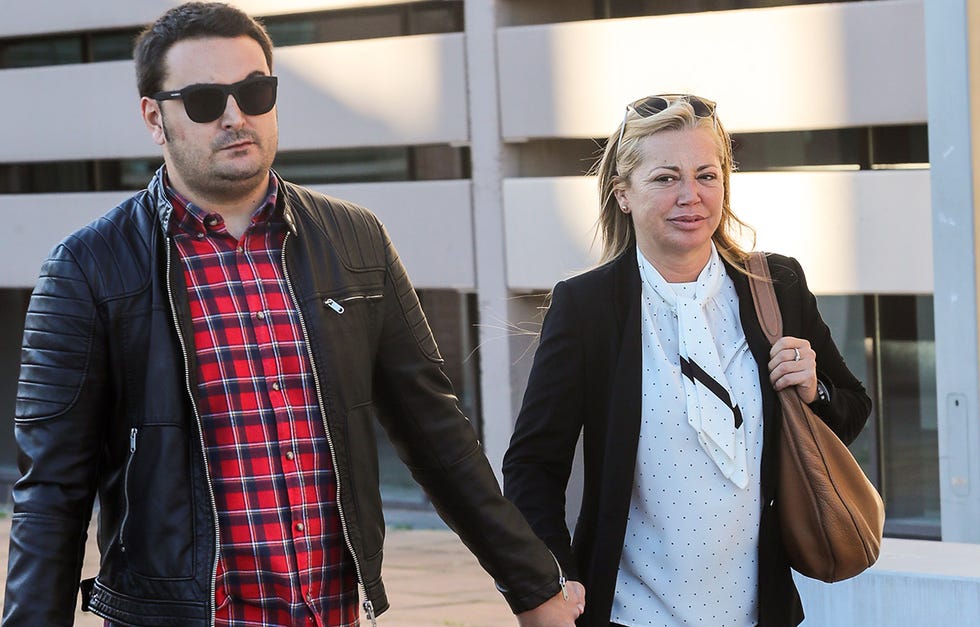 Belén Esteban acude a los tribunales acompañada por su novio, Miguel Marcos.